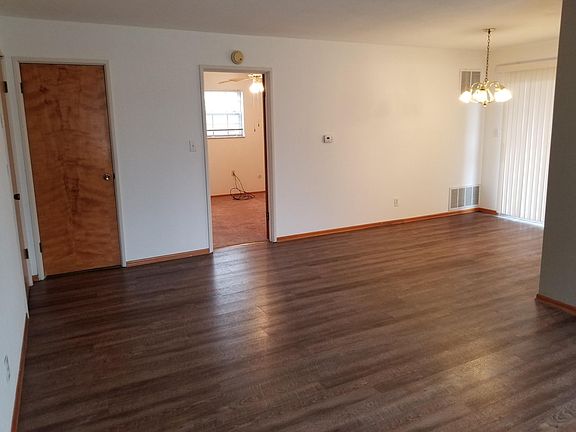 2nd image of 1115 Express Dr APT 2