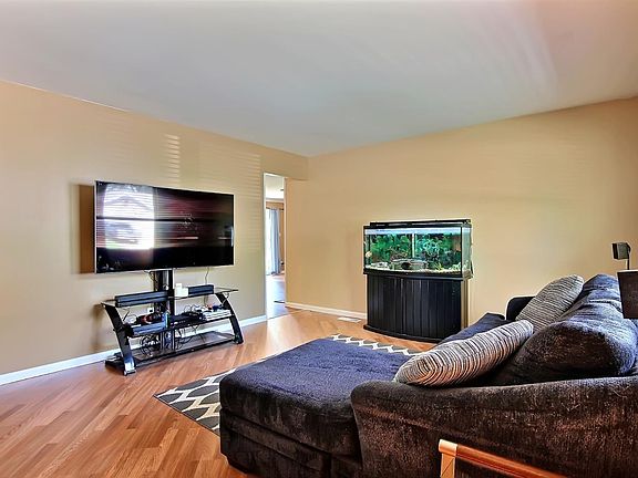 4th image of 2208 Penwick Dr