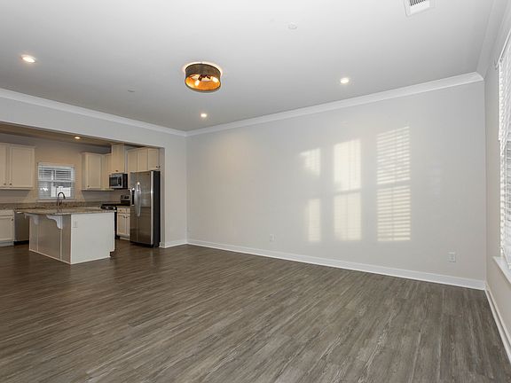 5th image of 1031 Belamy Ln