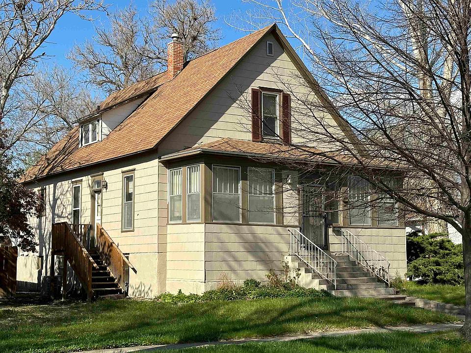 1st image of 915-915 1/2 W 6th St.