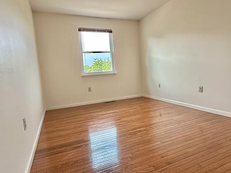 101 Jonathan Dr — Photo 20