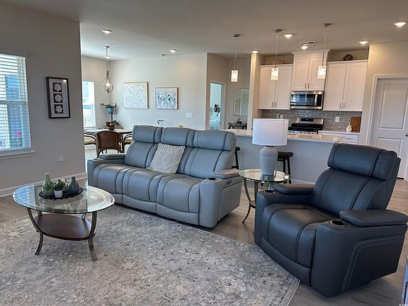 3rd image of 435 Rollins Dr.