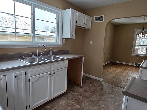 5th image of 120 South Highland Avenue