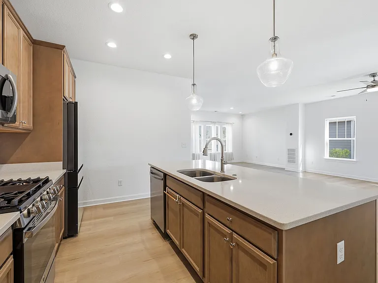 208 Ryker Rd E — Photo 17