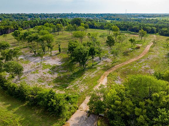 4th image of 2 SE Barnett Ave