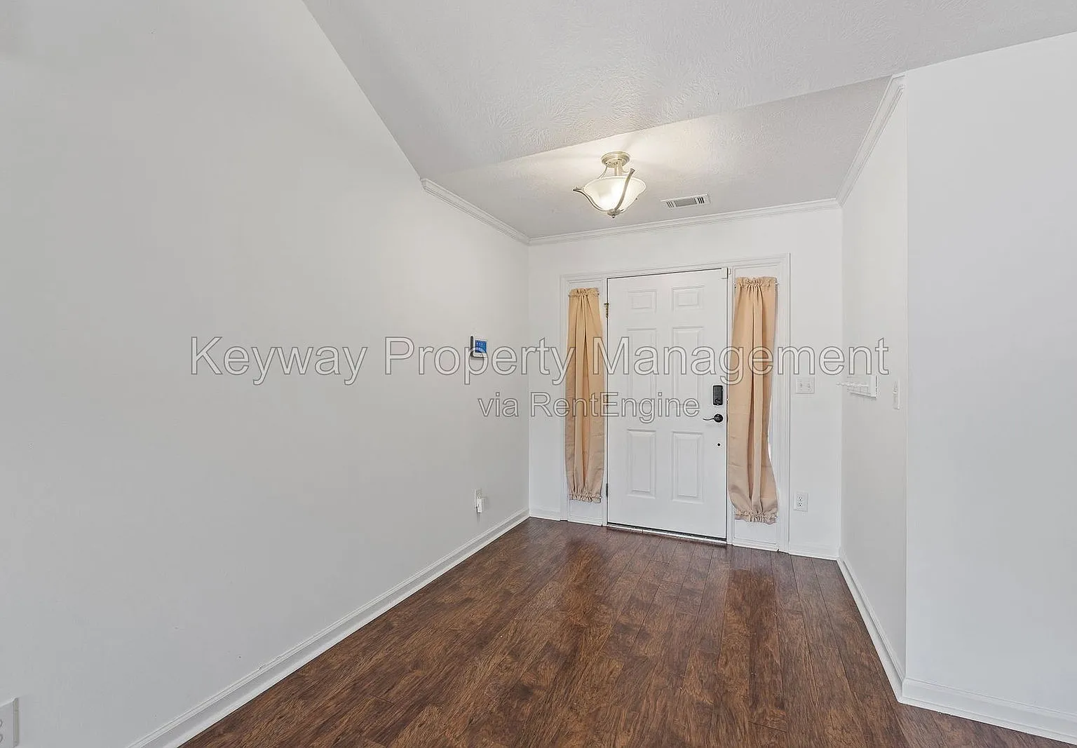 3 bed, 2.0 bath, 1477 sqft, $1,595 — Photo 3