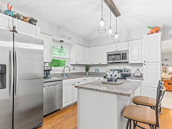 3rd image of 3533 Kerry Ct