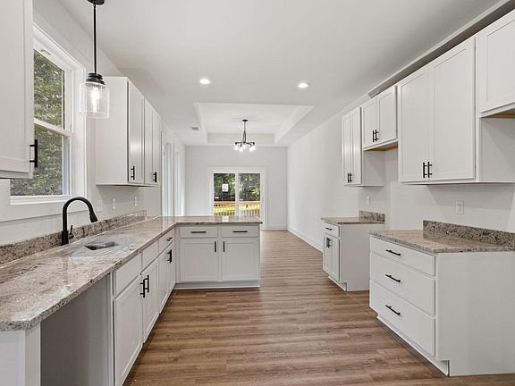 5th image of 138 Deerfield Dr