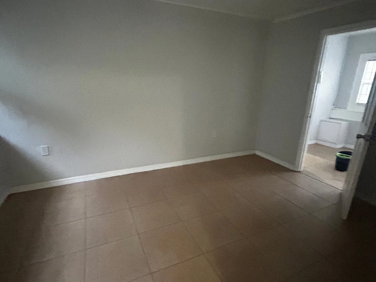 5 bed, 3.5 bath, 2044 sqft, $3,400 — Photo 2