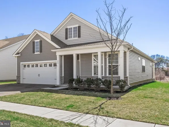 208 Congressional Ct, Moorestown, NJ 08057