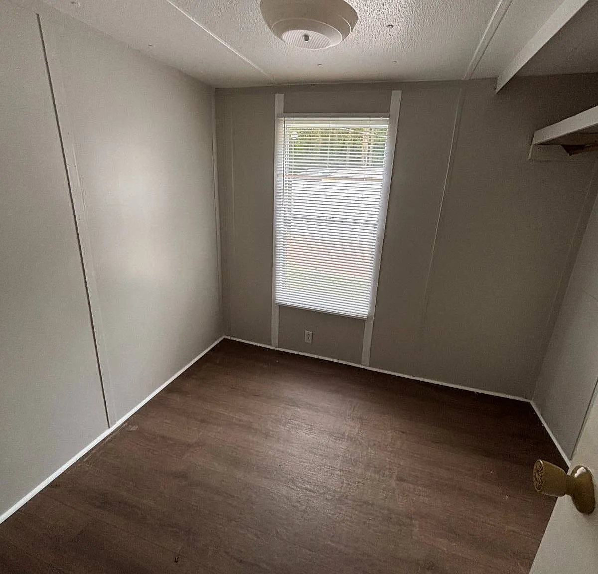 2 bed, 1.0 bath, $864 — Photo 2