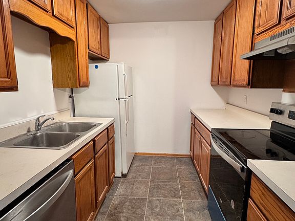 2nd image of 803 Garden Cir APT 6