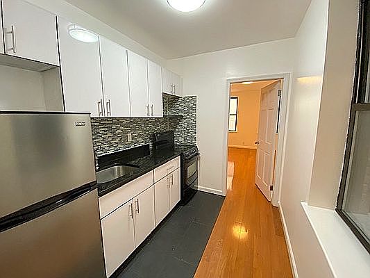 5th image of 261 1st Ave APT 6
