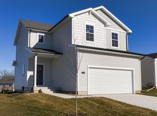 4304 Grover Woods Ln, Des Moines, IA 50317