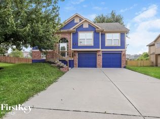 10305 N Cypress Ave, Kansas City, MO 64156