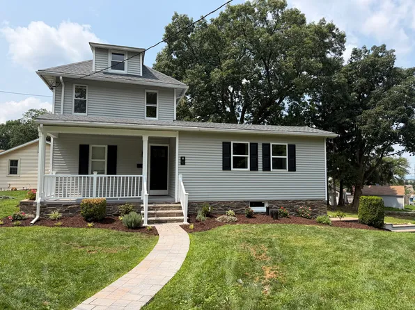 521 Wood St, Emmaus, PA 18049