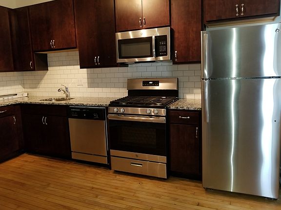 3rd image of 1403 W Belle Plaine Ave #2W
