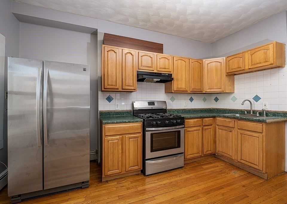 1st image of 74 Essex St #2