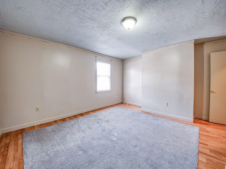 126 Railroad St #128 — Photo 36