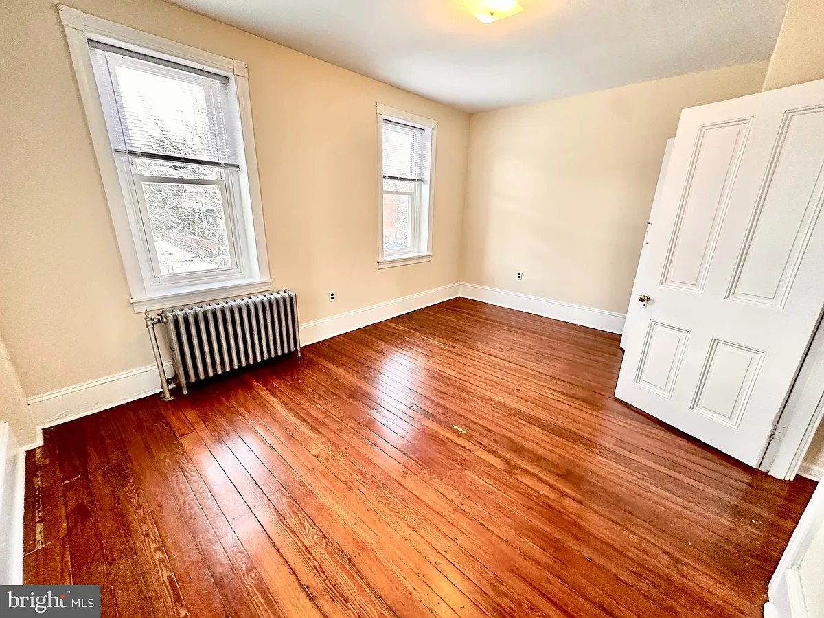 Building Photo - 124 E Pomona St #2