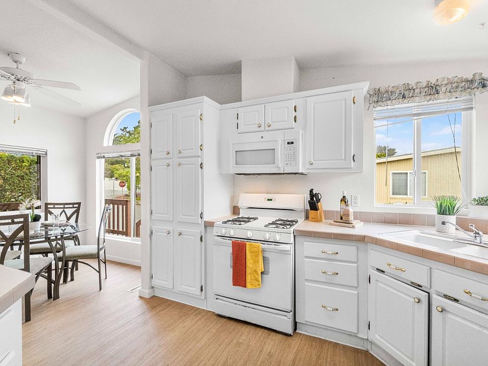 1st image of 3 Lighthouse Rd #3