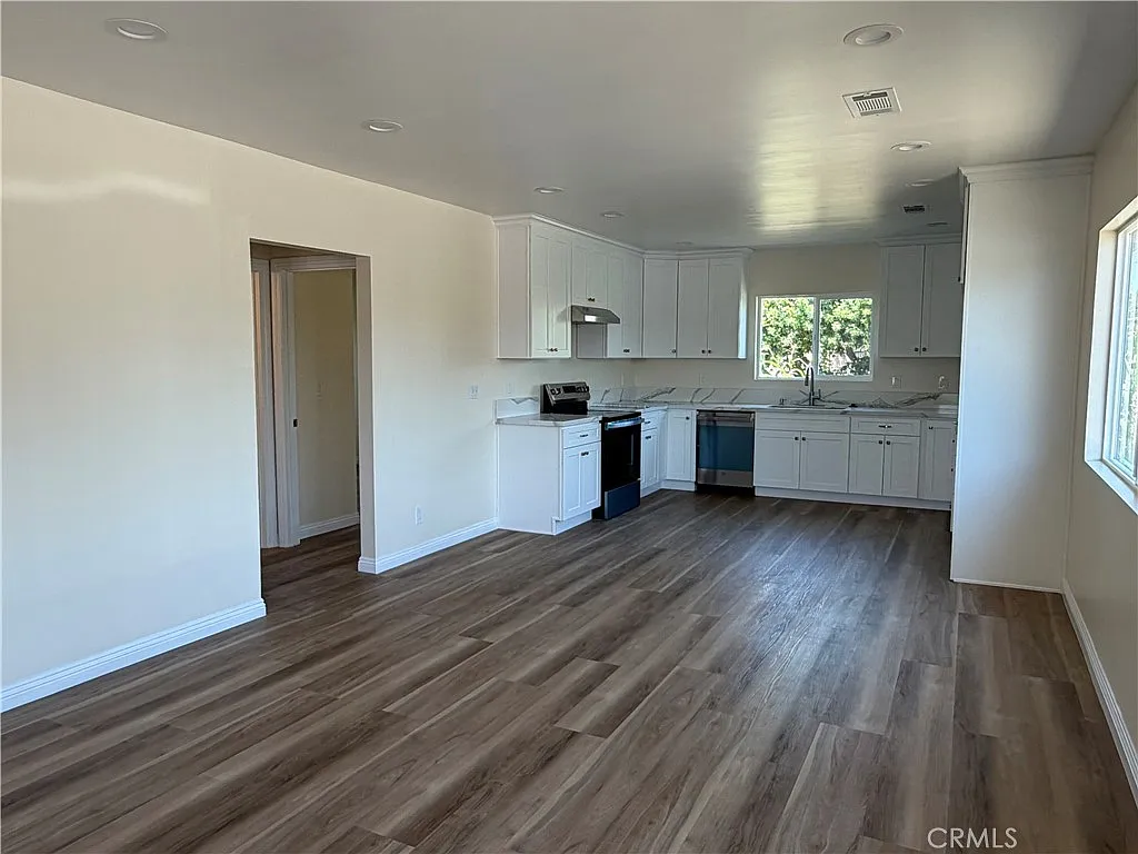 Building Photo - 3234 Vineland #A