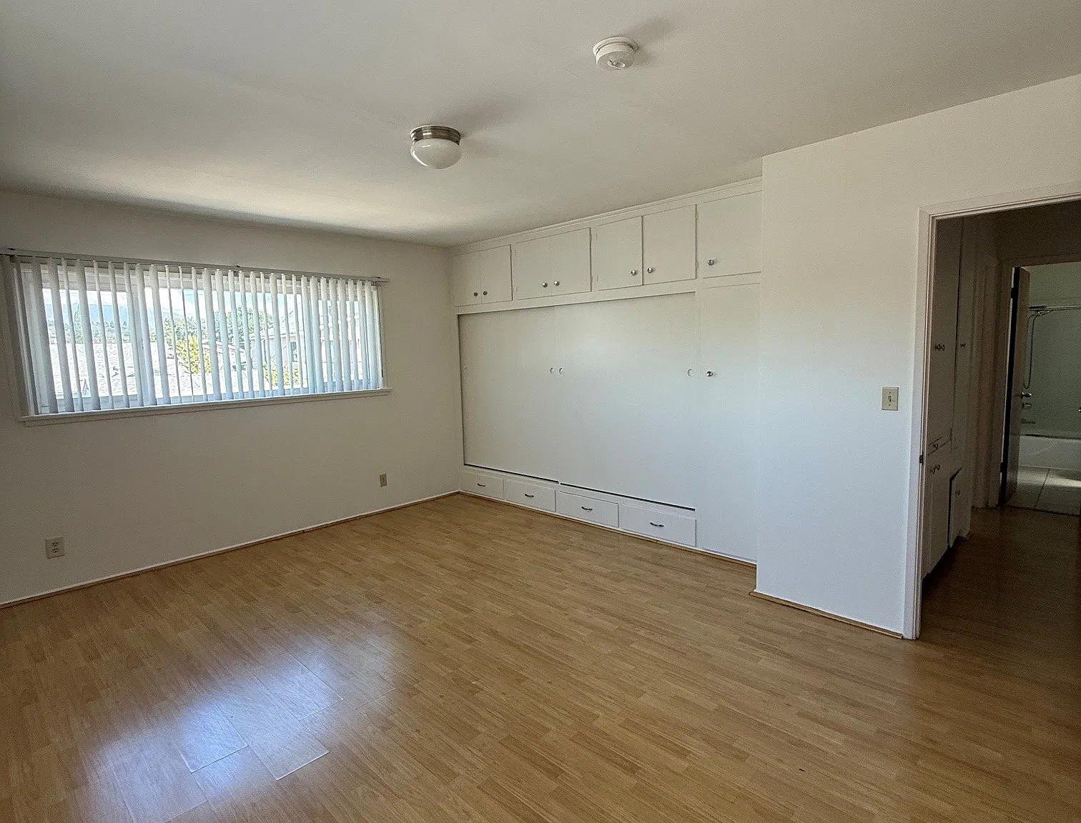 2 bed, 900 sqft, $2,800 — Photo 3