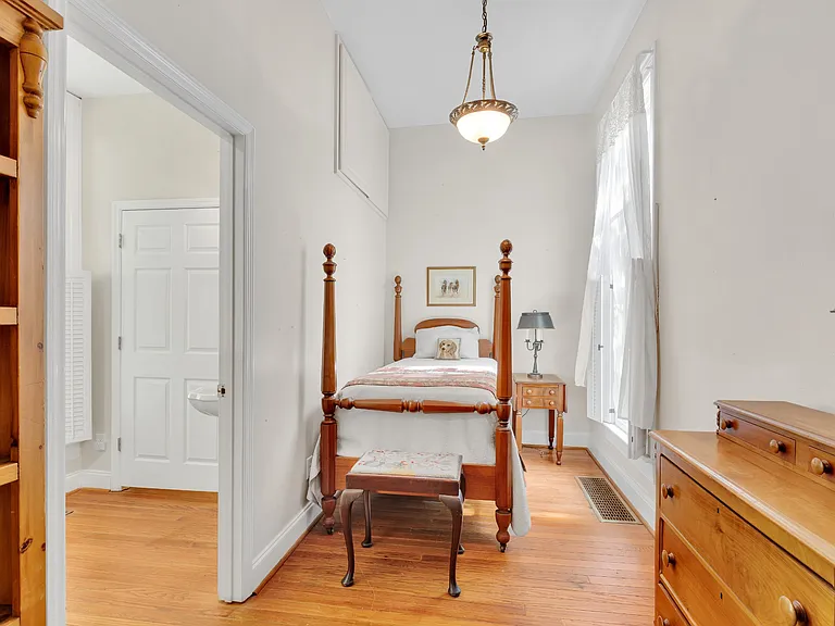 221 Walnut St — Photo 16