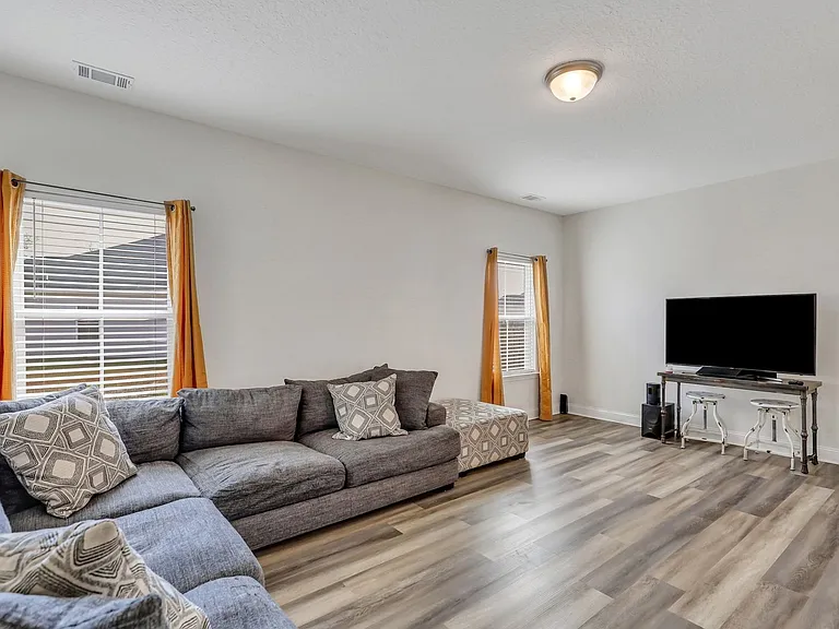 487 Meloney Dr — Photo 12