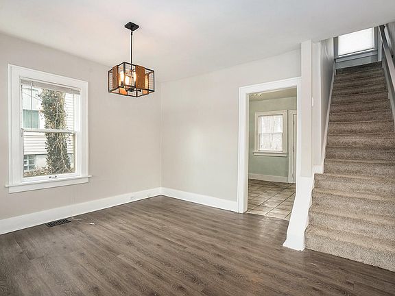 4th image of 1137 Watkins St SE