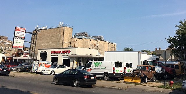2nd image of 4752 W Belmont Ave
