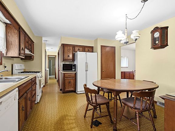 5th image of 325 Wintree Ln