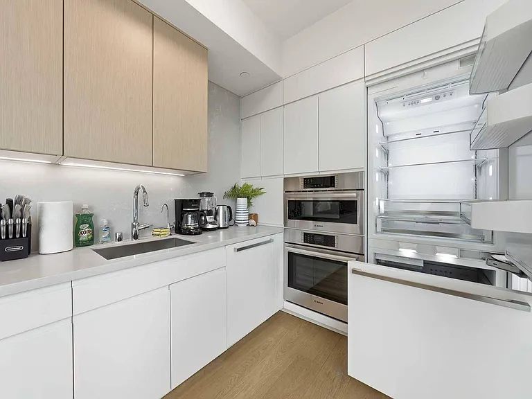 877 Francisco St #728 — Photo 13