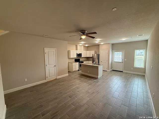 3 bed, 2.5 bath, 1354 sqft, $1,325 — Photo 3