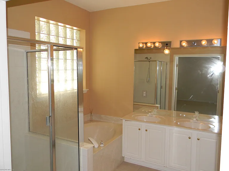 10599 Roundwood Glen Ct — Photo 13
