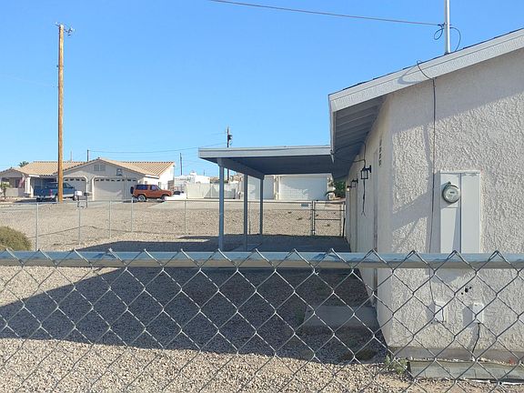 4th image of 1001 Lakeside Dr