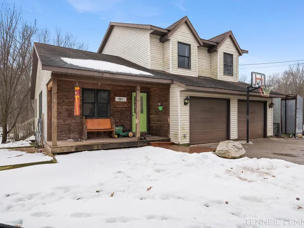 420 141st Ave, Wayland, MI 49348