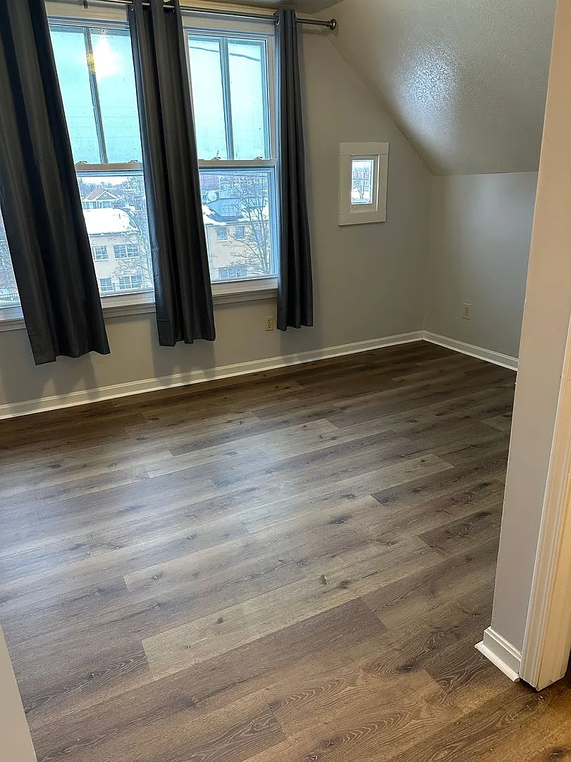 301 S Rogers St — Photo 2