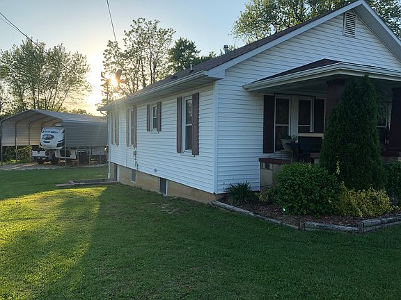 2nd image of 204 S Oak St