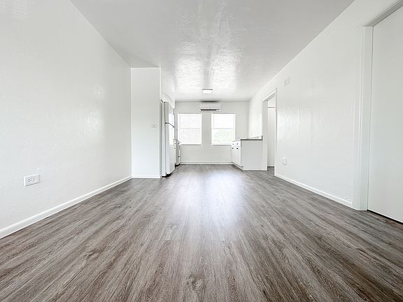 3rd image of 521 S Federal Hwy #4