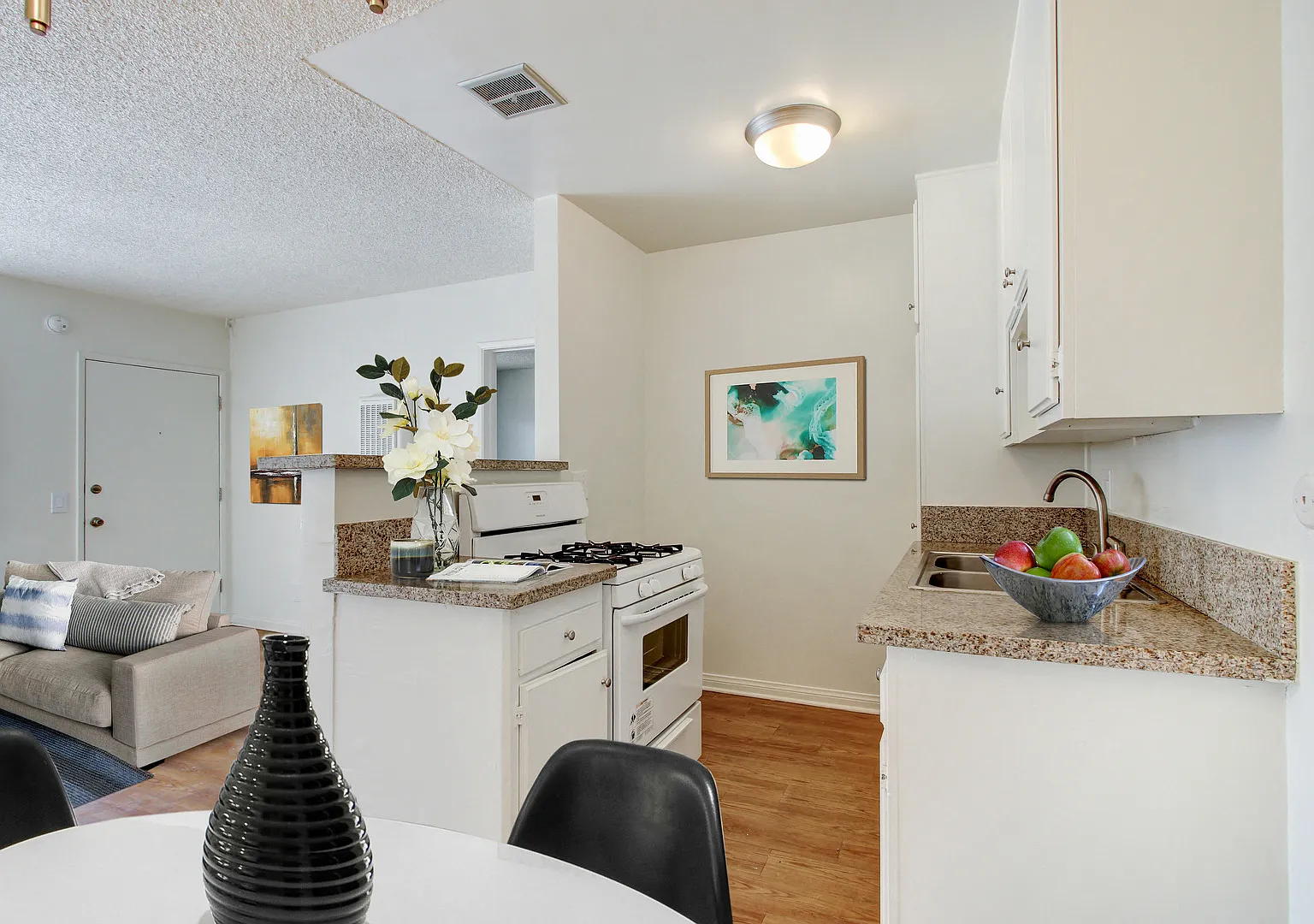 De Soto Valley Apartments — Photo 1