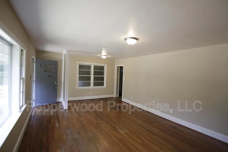 2 bed, 1.0 bath, 1120 sqft, $1,350 — Photo 2