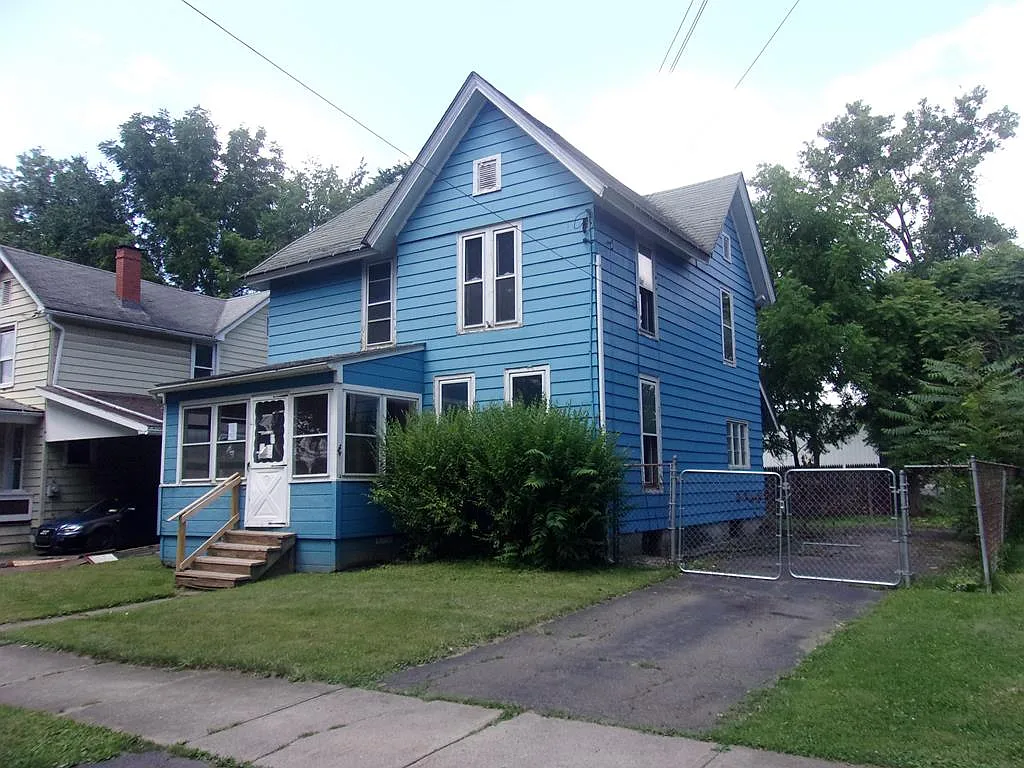 255 Lormore St photo 1