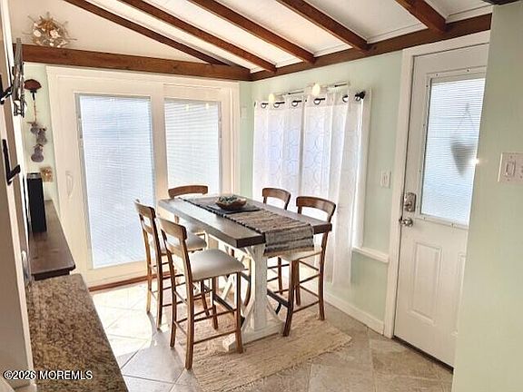4th image of 33 E Bonita Way