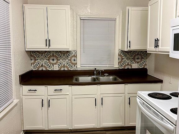 3rd image of 1417 N Page Ave