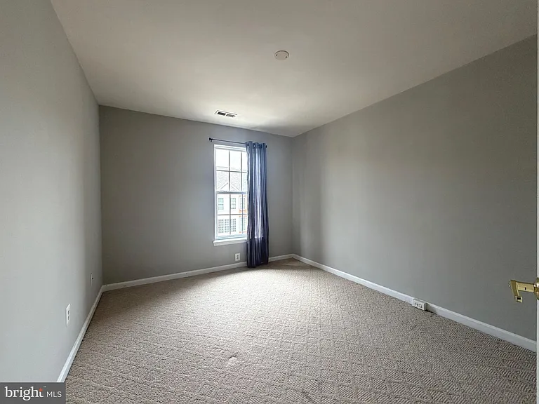 21831 Ladyslipper Sq — Photo 46