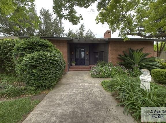 3rd image of 218 E Austin Ave