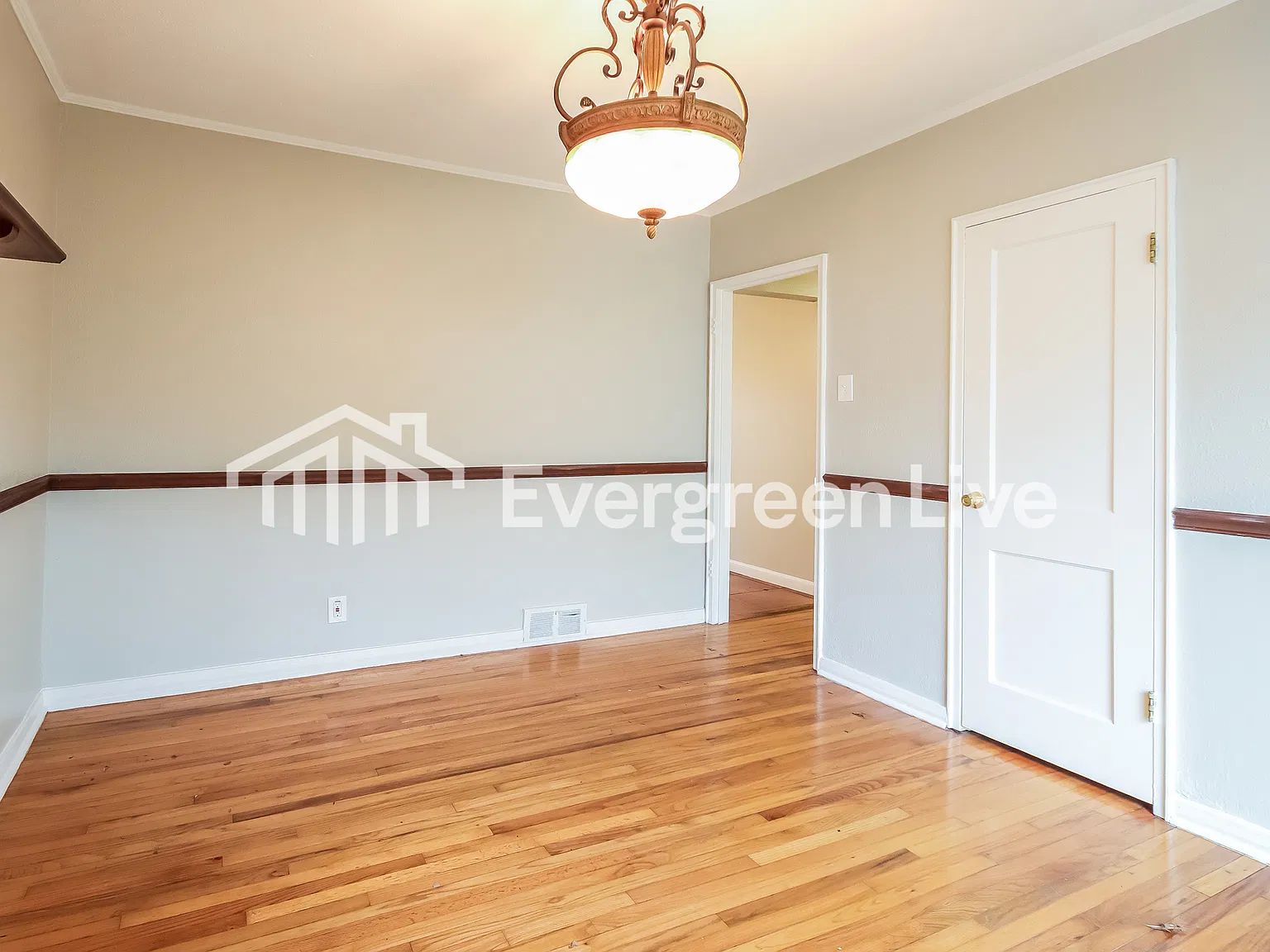 4 bed, 2.5 bath, 1601 sqft, $2,045 — Photo 4