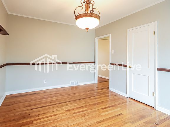 4th image of 1097 N Adams St