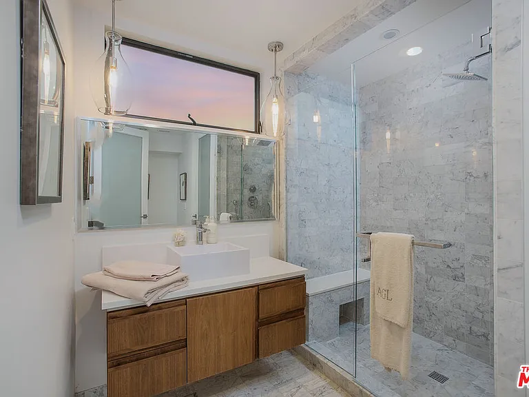 2105 E Balboa Blvd — Photo 44